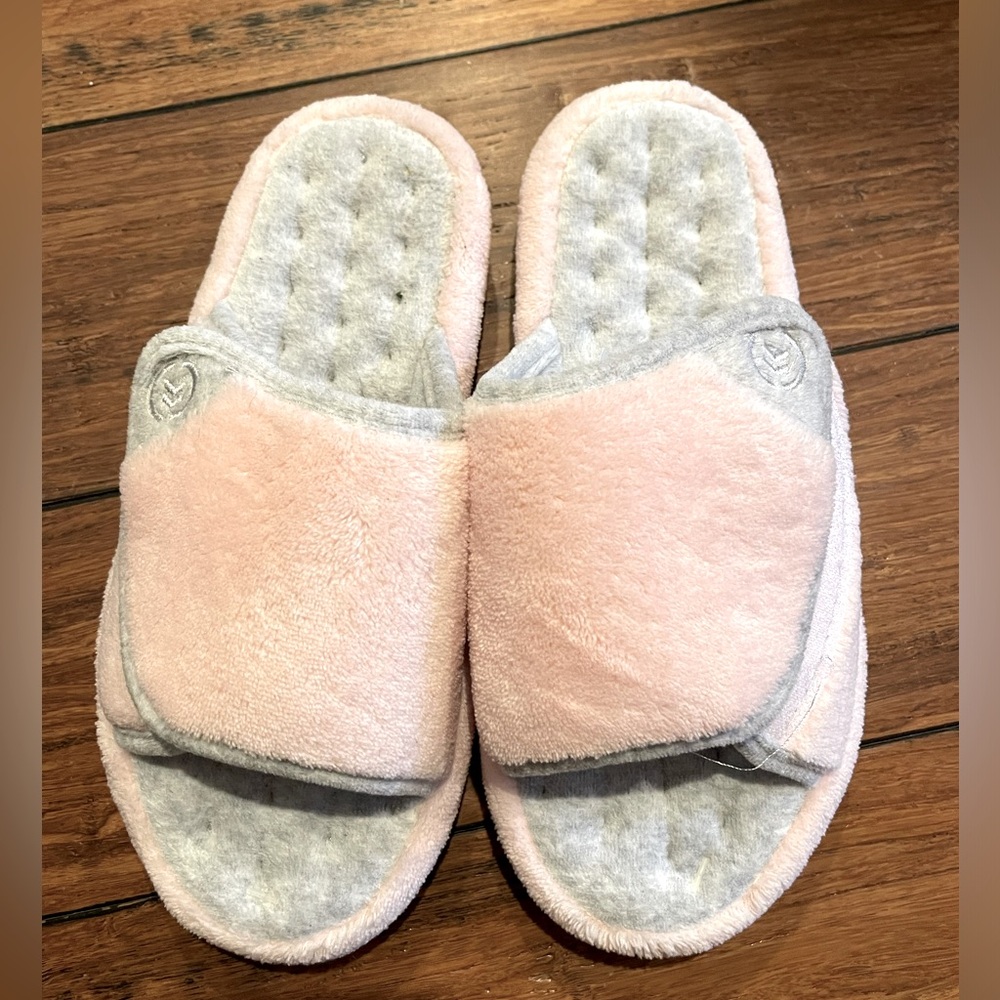 Isotoner slippers - pink - sz 8.5-9.0